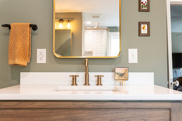 LeeMasterBathroom-109