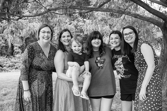 TheLaunWomen261
