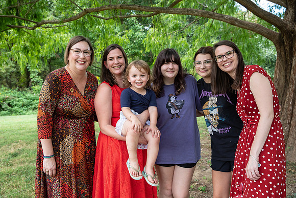 TheLaunWomen262