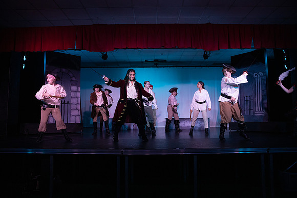 PiratesofPenzance-240