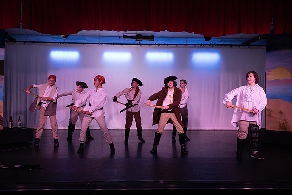PiratesofPenzance-320