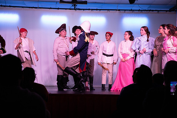 PiratesofPenzance-432