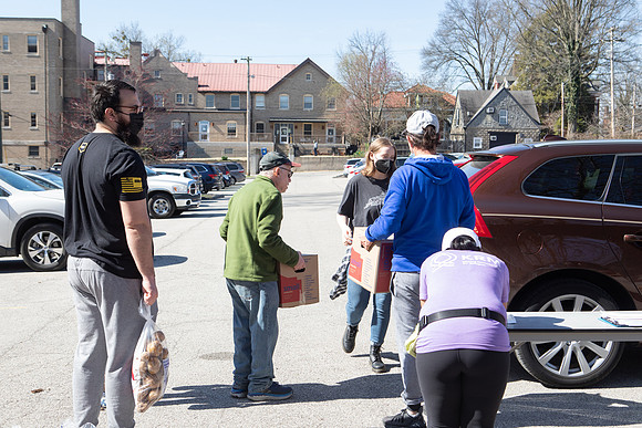2022foodpantry-111