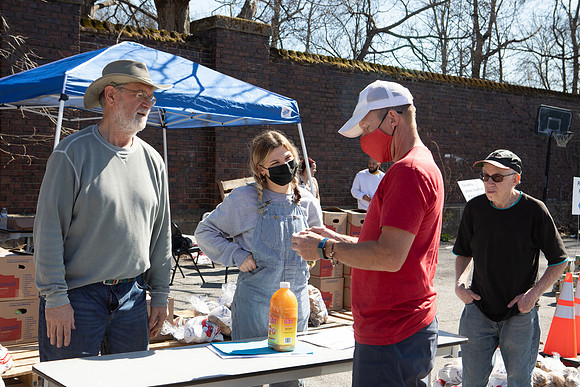 2022foodpantry-139