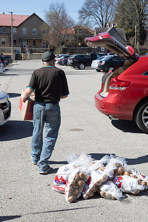 2022foodpantry-129